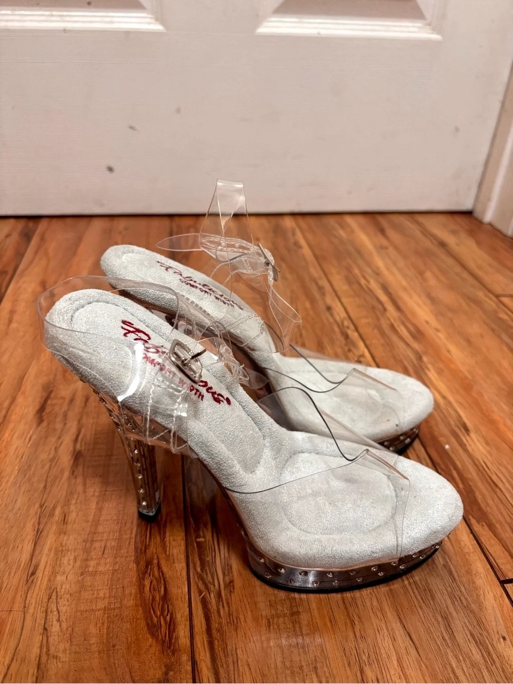 NWOT Pleaser Shoes Fabulicious Elegant-408